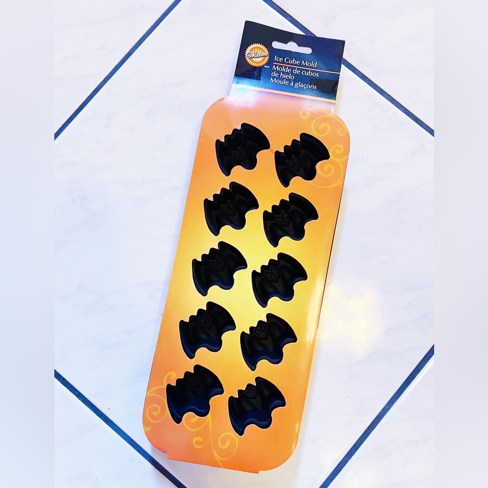BRAND NEW Wilton Bat Ice Cube
